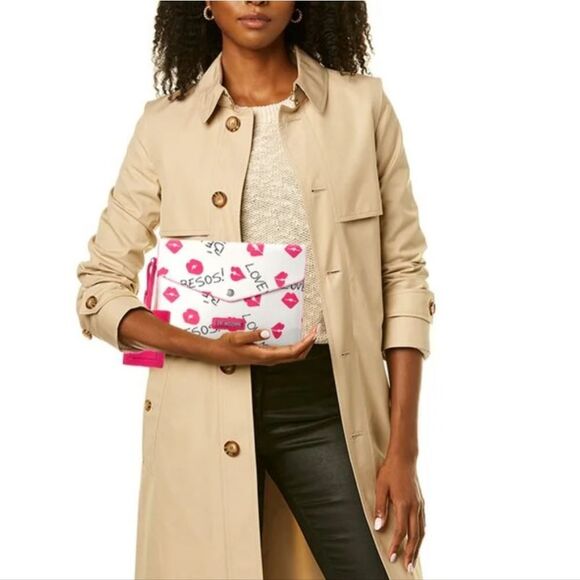 Love Moschino Kisses Clutch w/ID Tag & Card Wallet- White/Pink